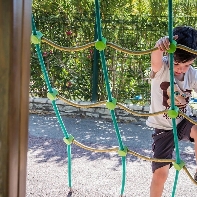 Filet dans les jeux d'enfants au Monplaisir